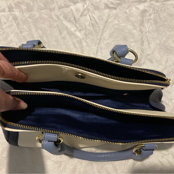 LIZ CLAIBORNE NAVY BLUE & CREAM MULTI POCKET PURSE NWOT - Picture 3 of 9